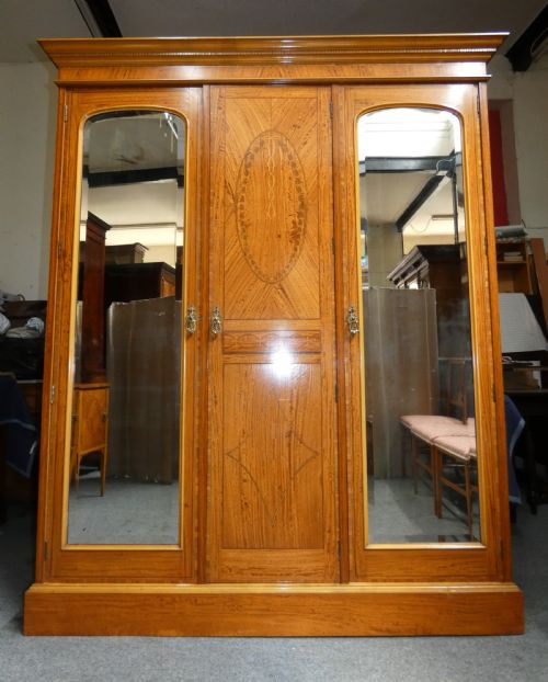 Maple & Co Satinwood Bedroom Suite