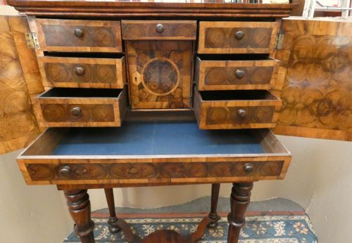 17TH CENTURY OLIVE WOOD OYSTER VENEER CABINET ON STAND - ADDITIONAL PHOTO 6