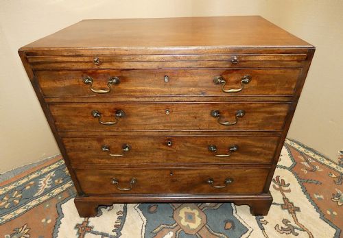 SMALL GEORGIAN MAHOGANY BACHELORS CHEST OF DRAWERS