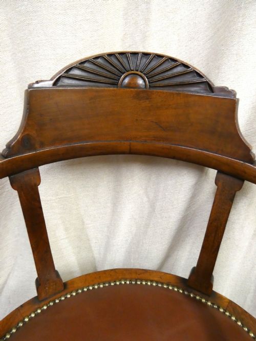 REVOLVING DESK CHAIR - ADDITIONAL PHOTO 1