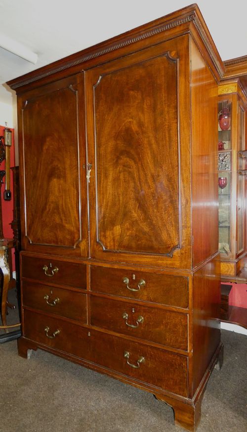 GEORGIAN MAHOGANY LINEN PRESS - ADDITIONAL PHOTO 1