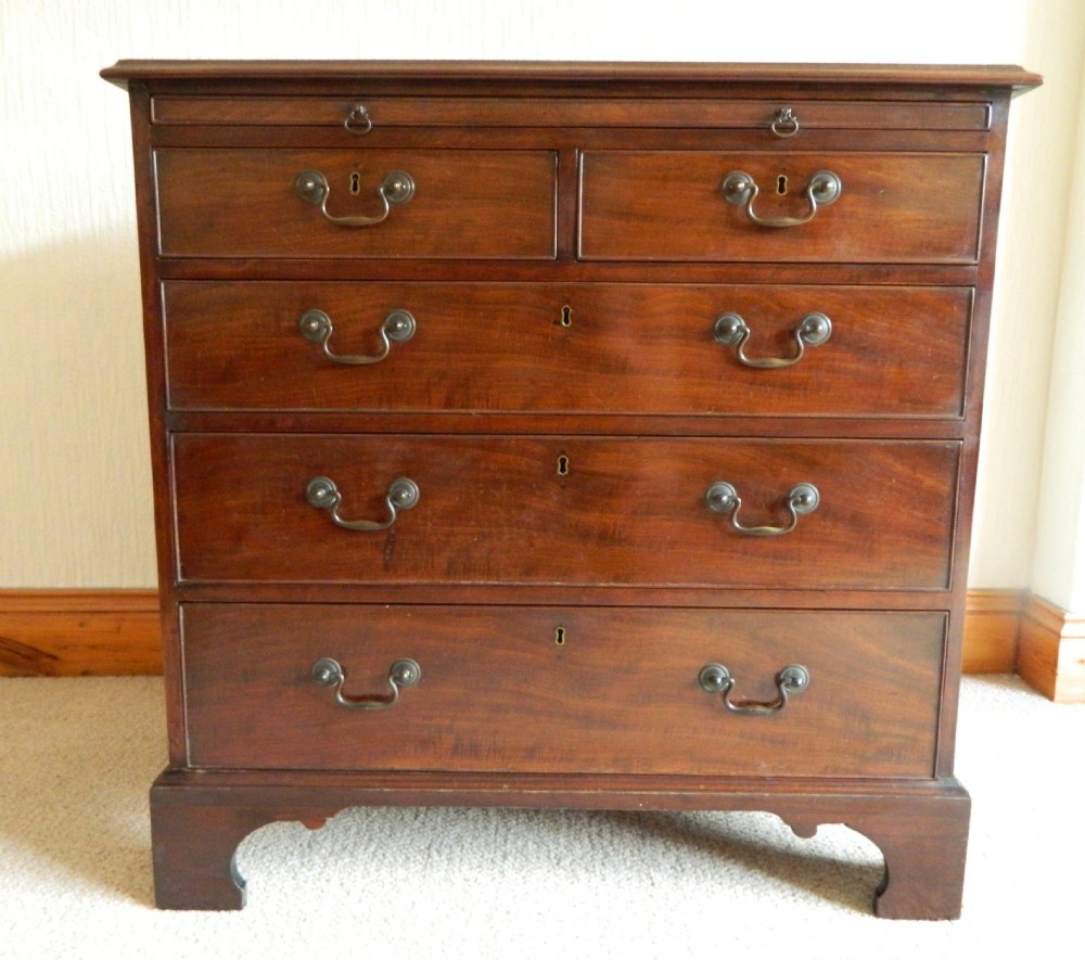 georgian mahogany bachelors chest of drawers