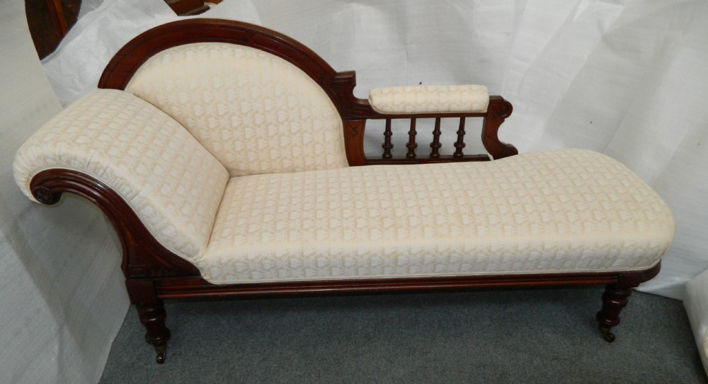 chaise longue