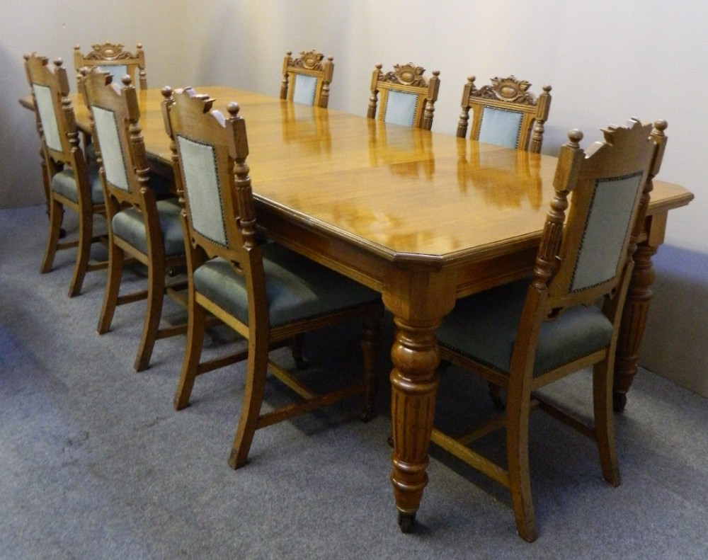 oak extending dining table & 8 chairs