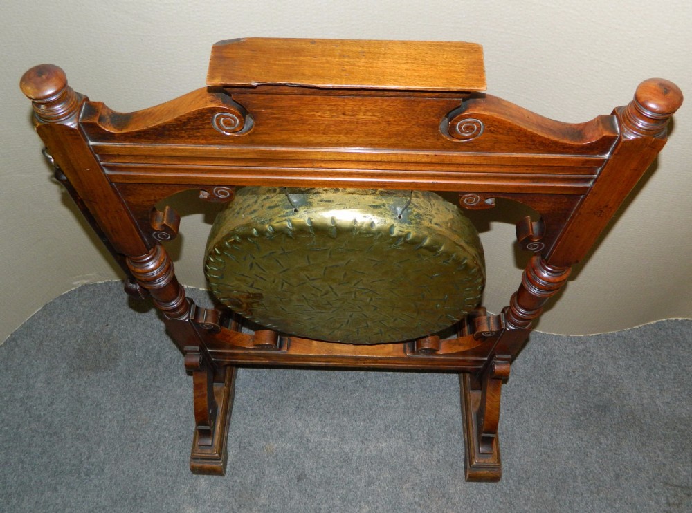 large dinner gong View VI
