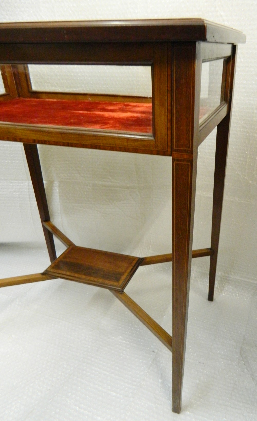 Mahogany bijouterie table  View V