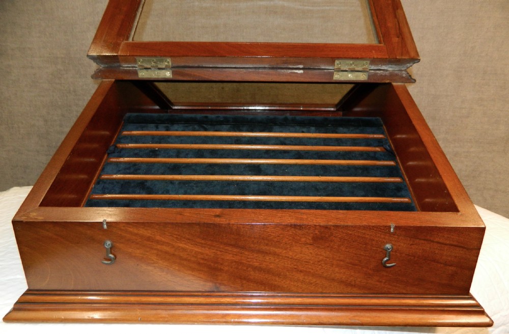 mahogany display case View IV