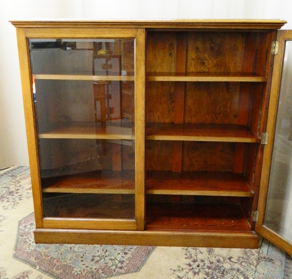 oak bookcase View IV