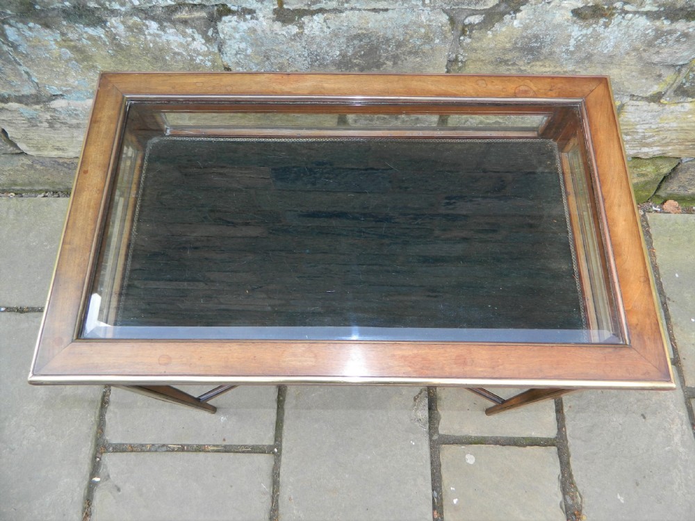 mahogany bijouterie table View IV