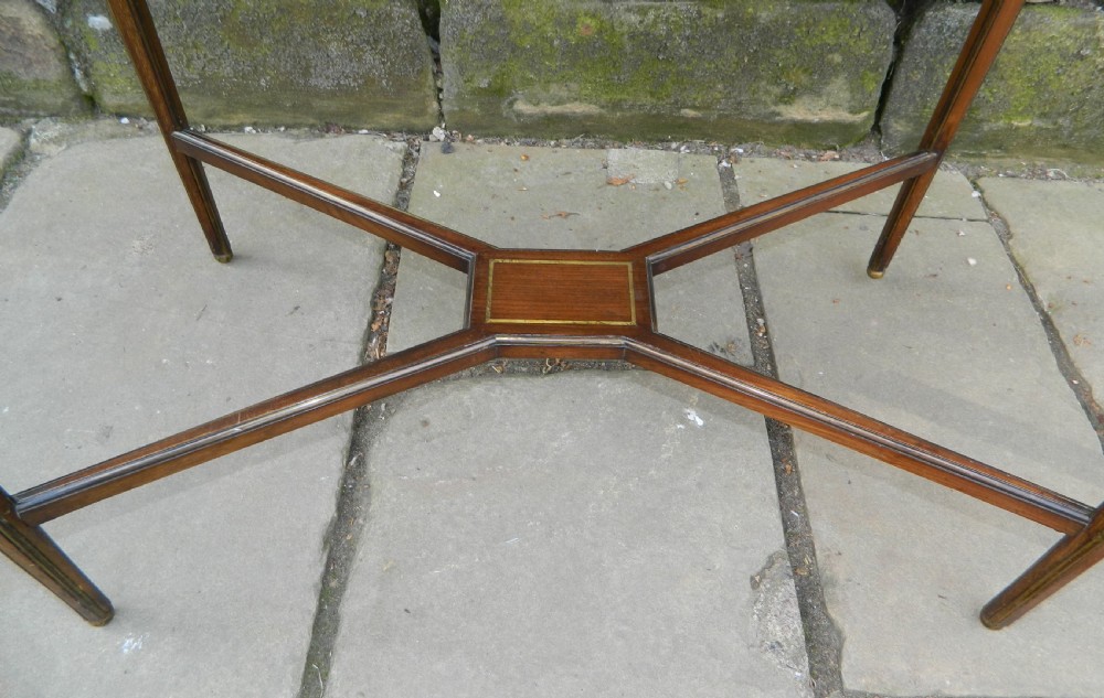mahogany bijouterie table View V