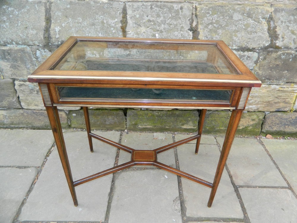 mahogany bijouterie table View VI