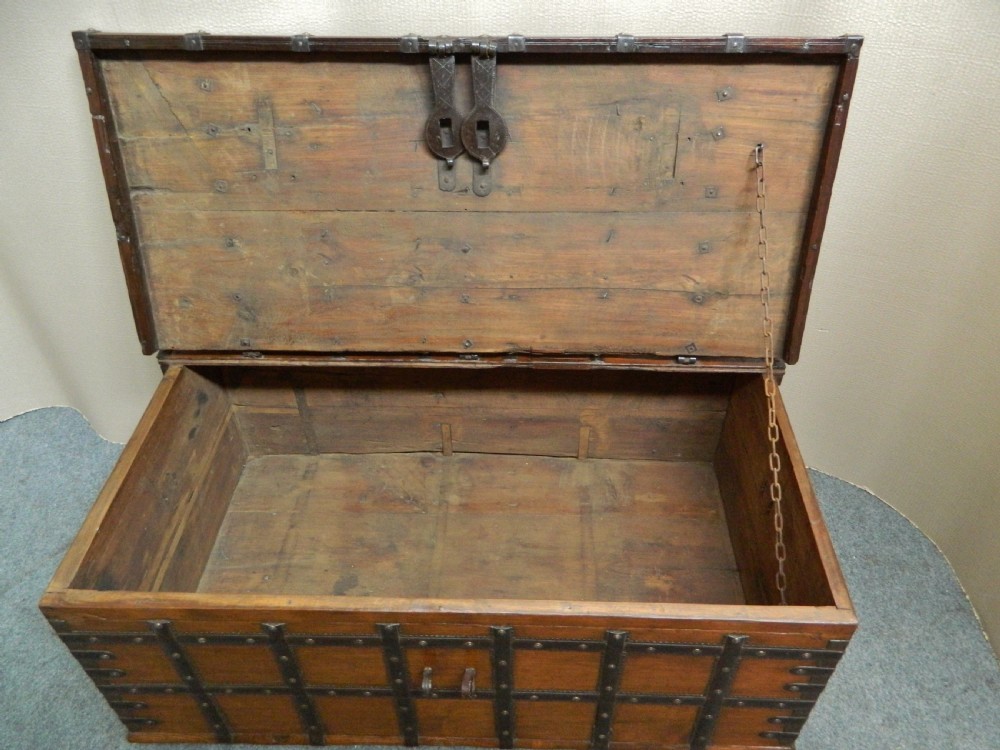 Fabulous colonial teak trunk View VI