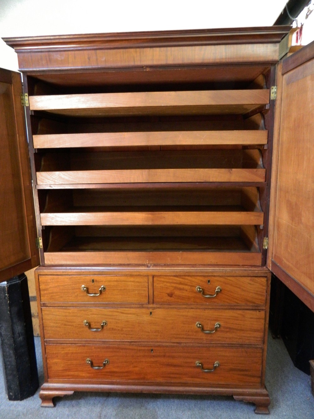Georgian mahogany linen press View IV