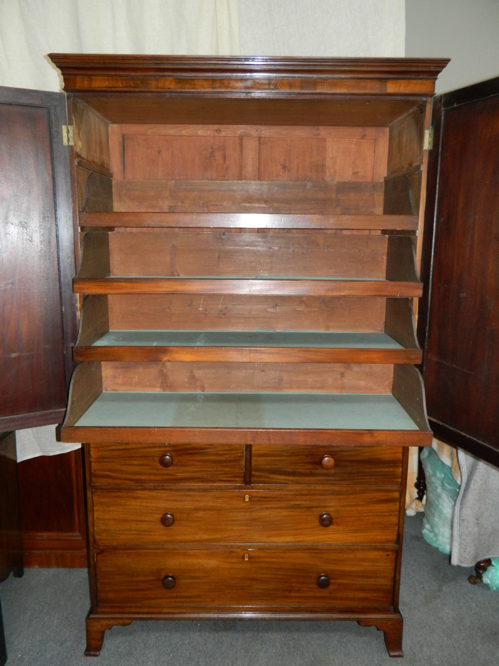 Georgian mahogany linen press View IV