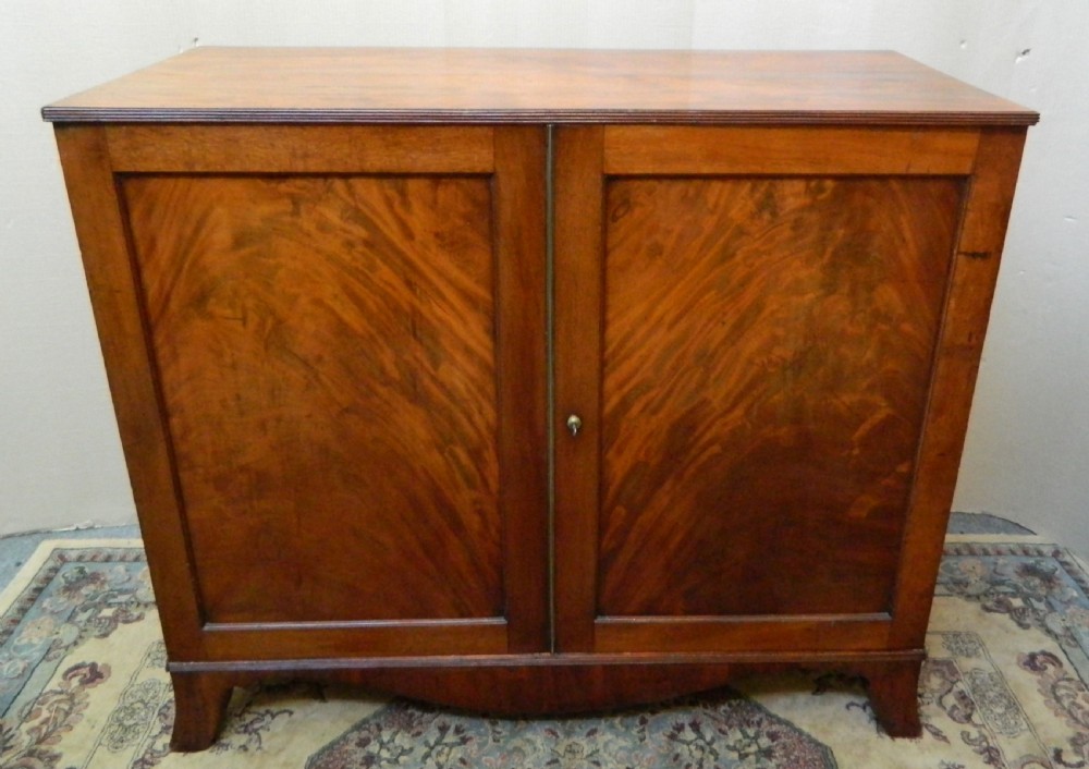 Georgian mahogany gentleman's wardrobe