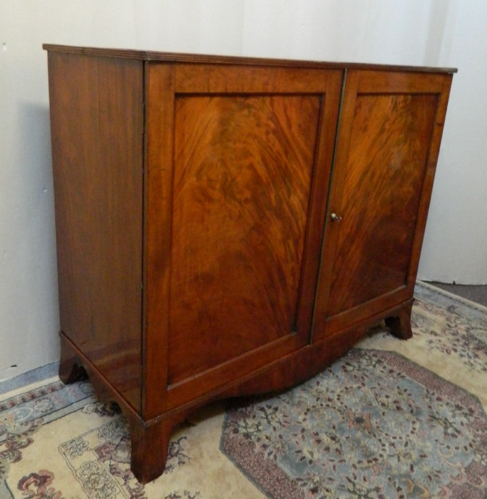Georgian mahogany gentleman's wardrobe View IV