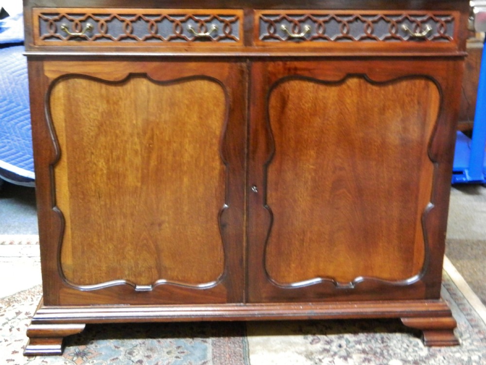 mahogany bookcase View IV