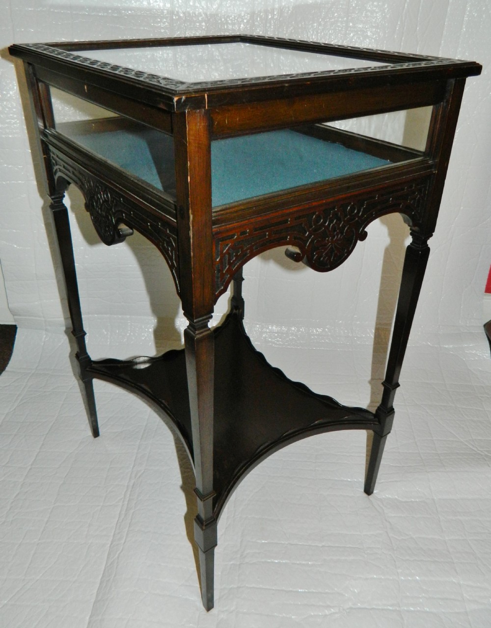 mahogany bijouterie table View V
