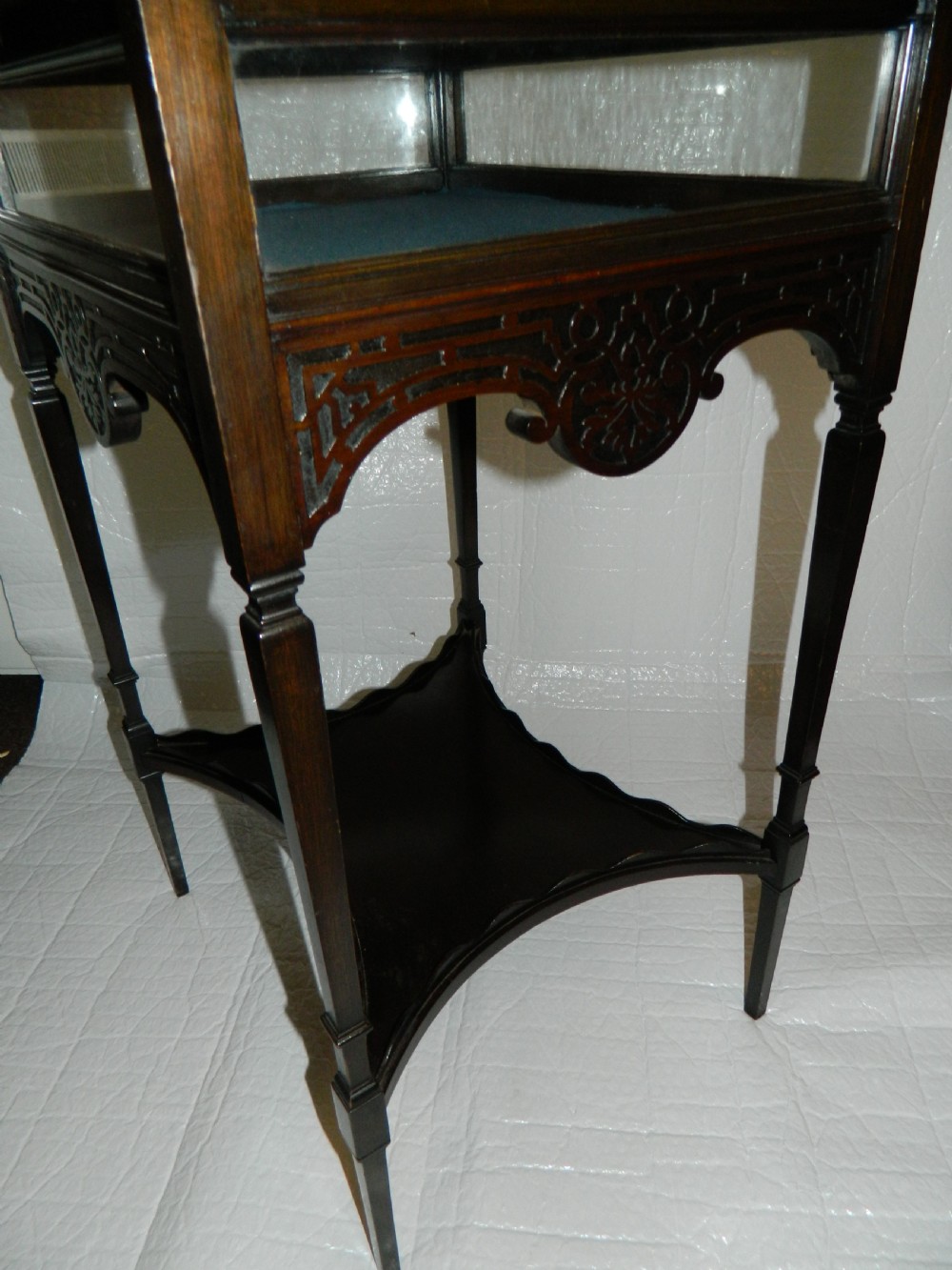 mahogany bijouterie table View VI
