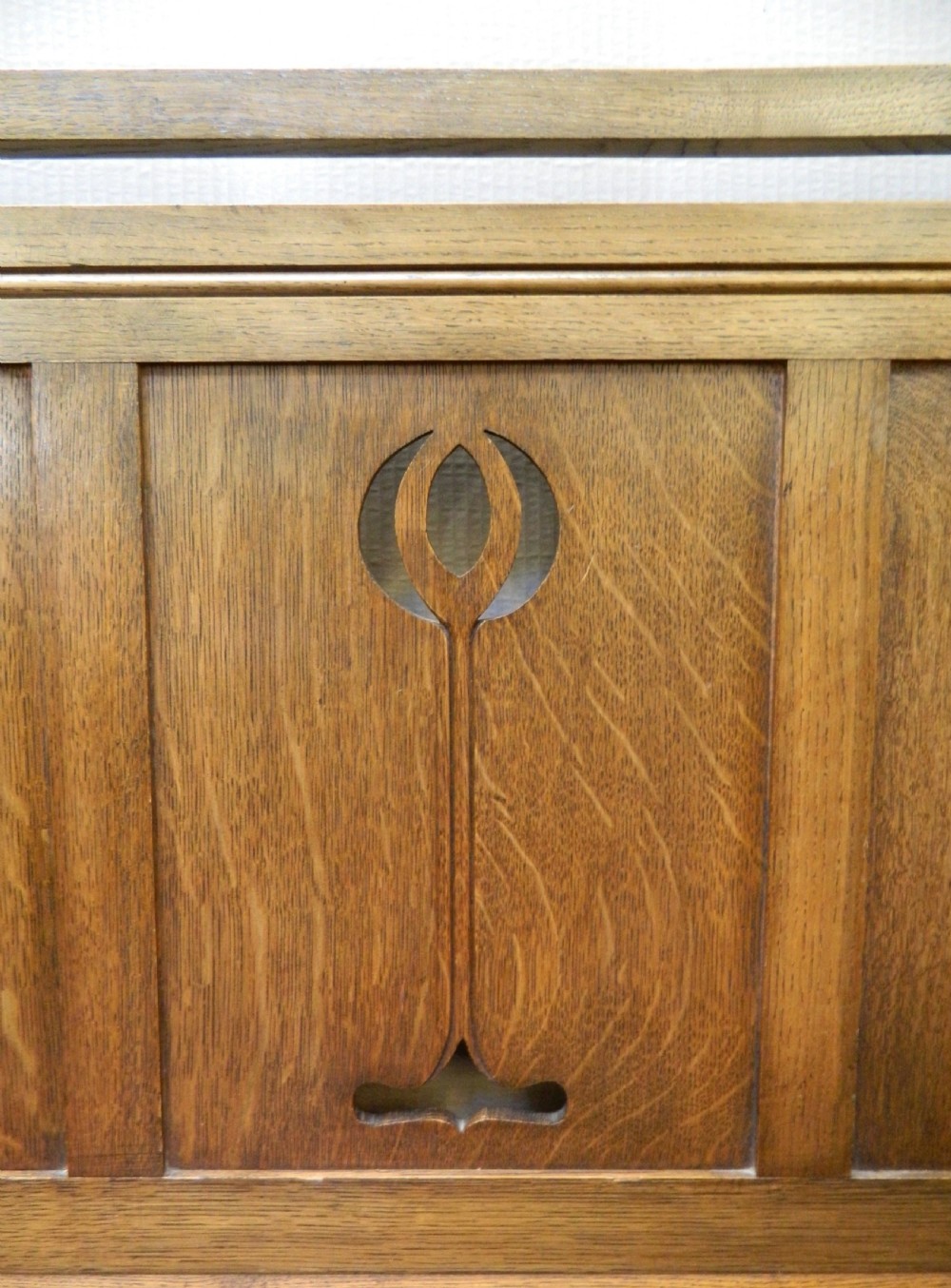 Arts & Crafts oak settle View II