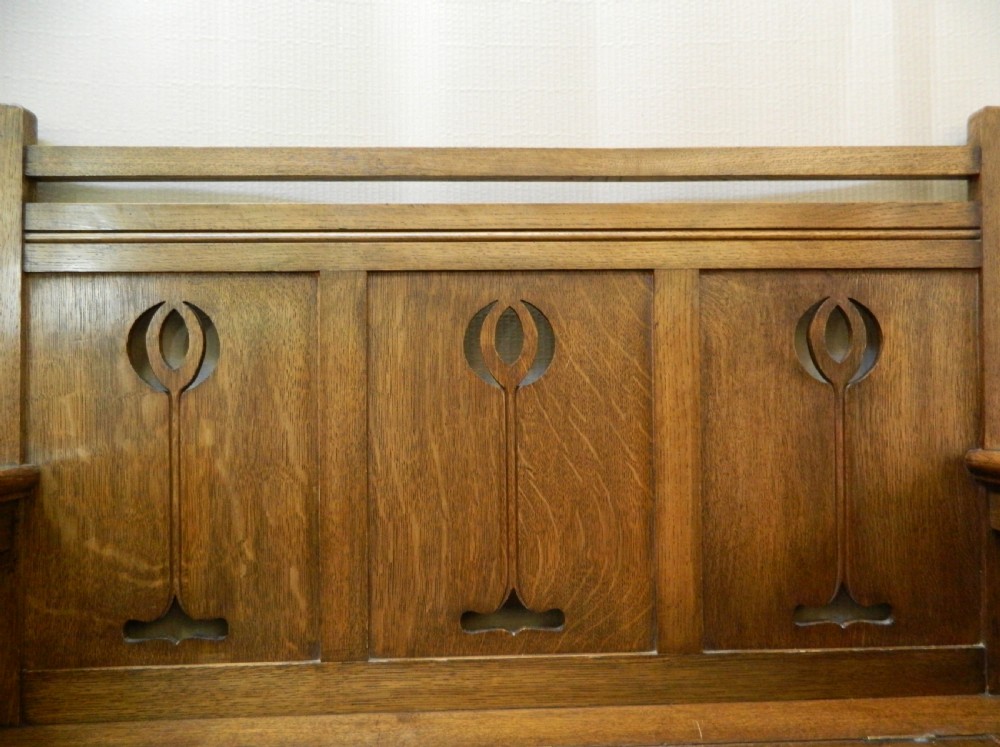 Arts & Crafts oak settle View III