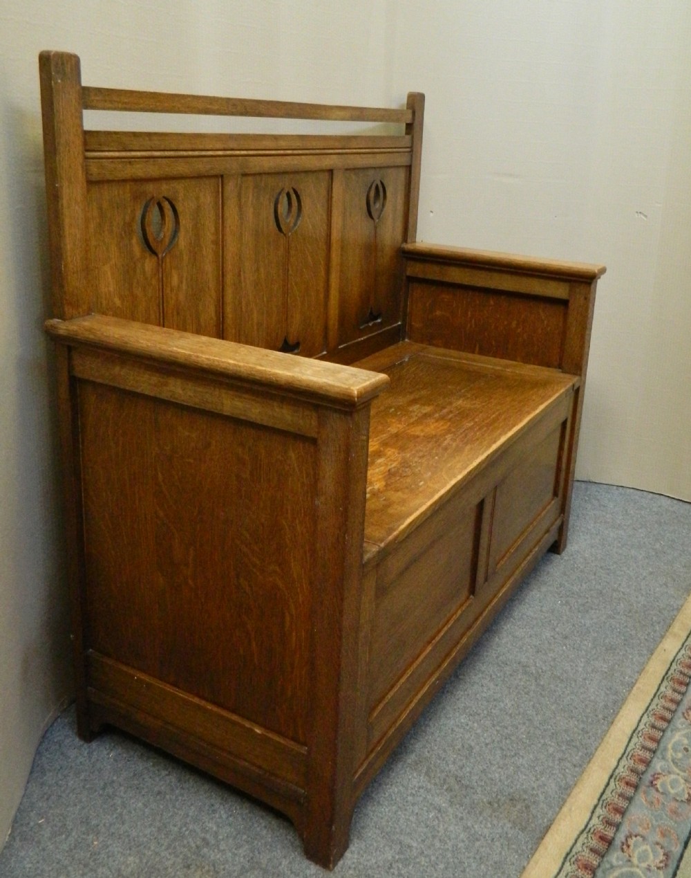 Arts & Crafts oak settle View IV