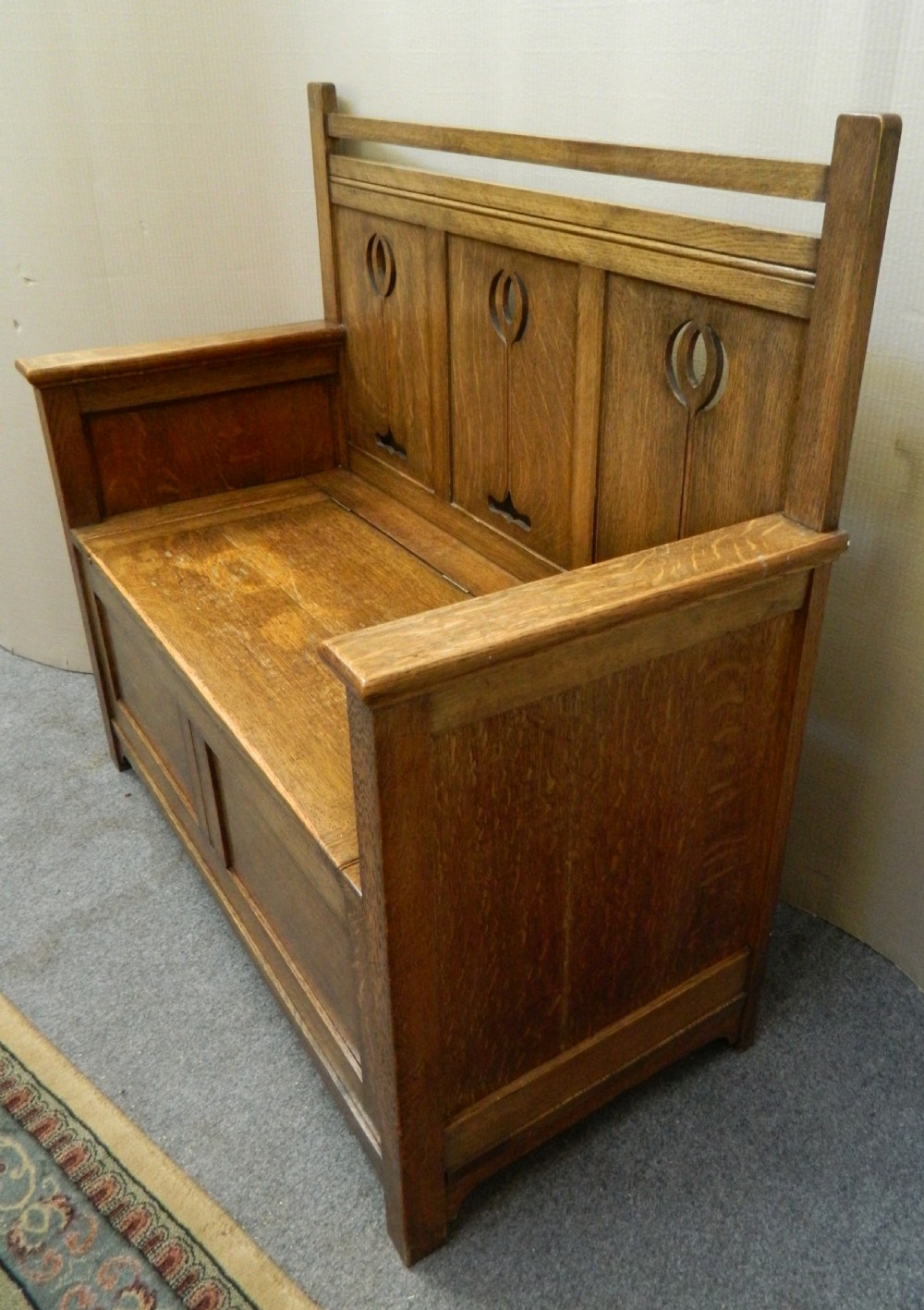 Arts & Crafts oak settle View V