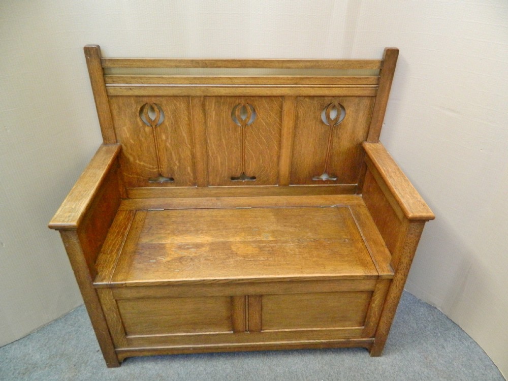 Arts & Crafts oak settle View VI