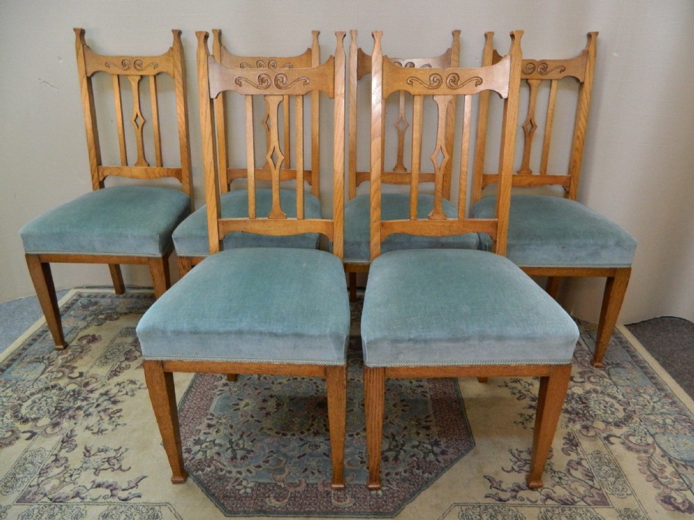 set of 6 oak Arts & Crafts chairs