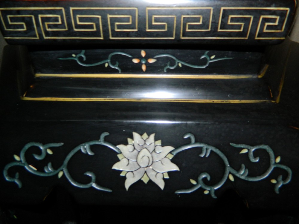 decorative pair of lacquered tables View VI