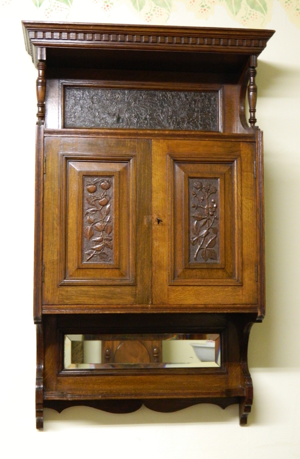 oak Arts & Crafts wall cabinet