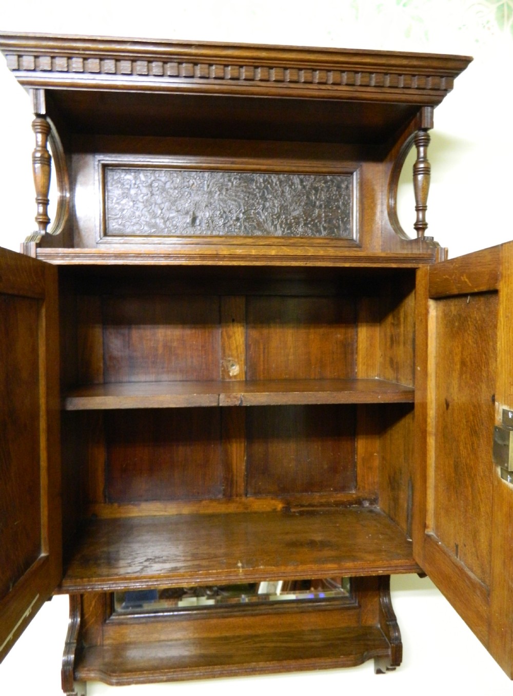 oak Arts & Crafts wall cabinet View IV