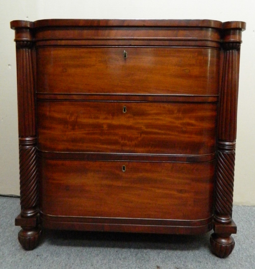 small Regency mahogany chest of drawers