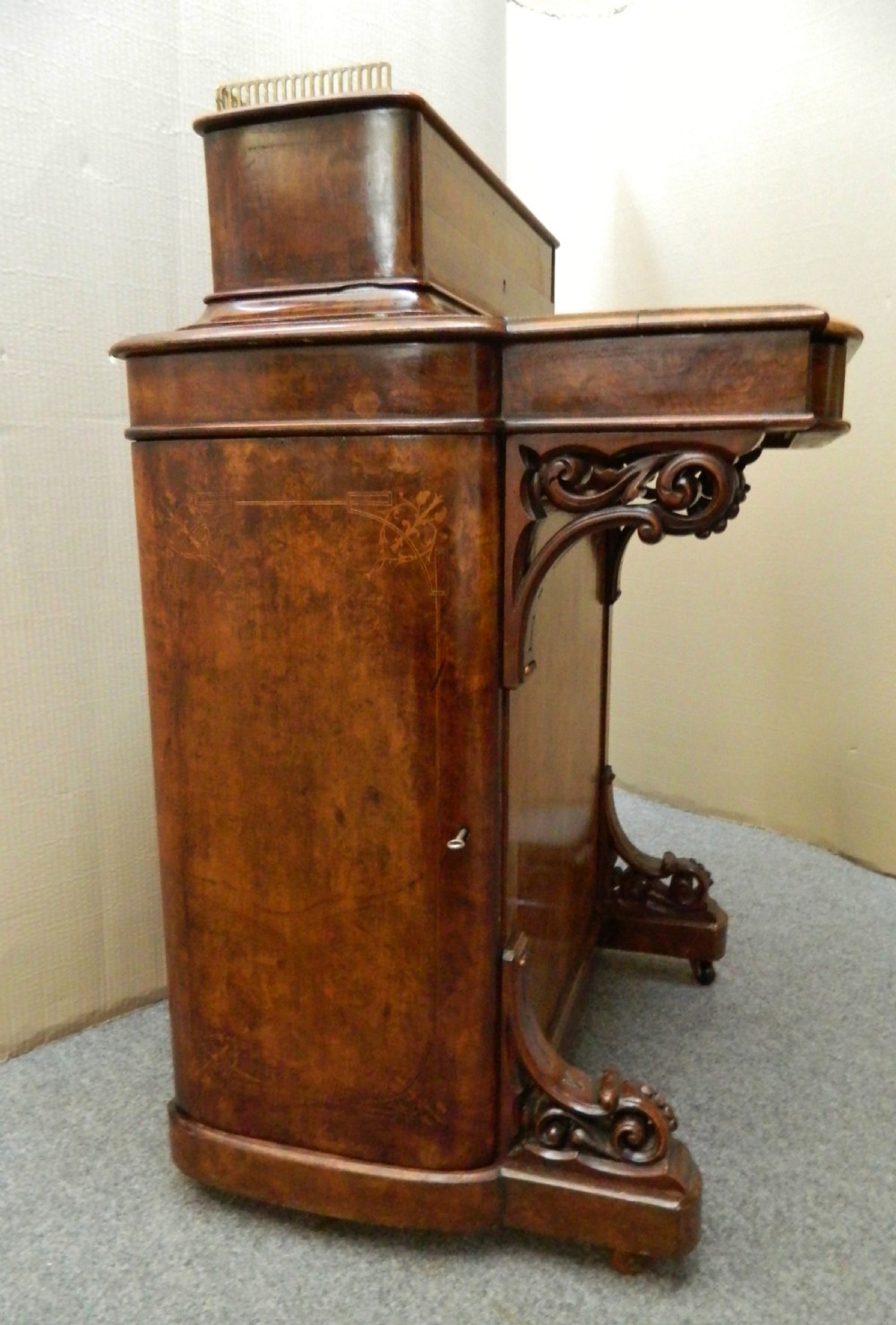 walnut davenport desk View III