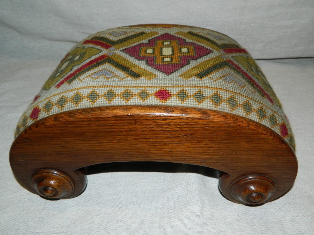 pair of foot stools View V