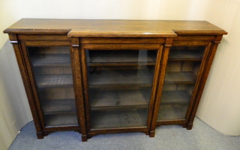 oak breakfront bookcase View IV