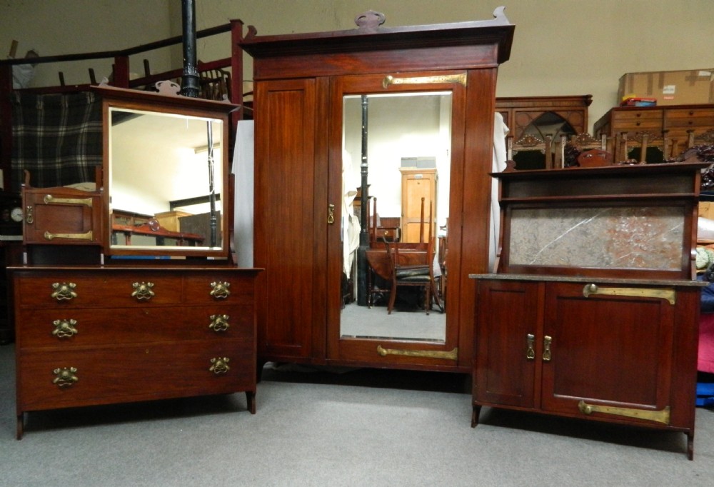 Arts & Crafts bedroom suite