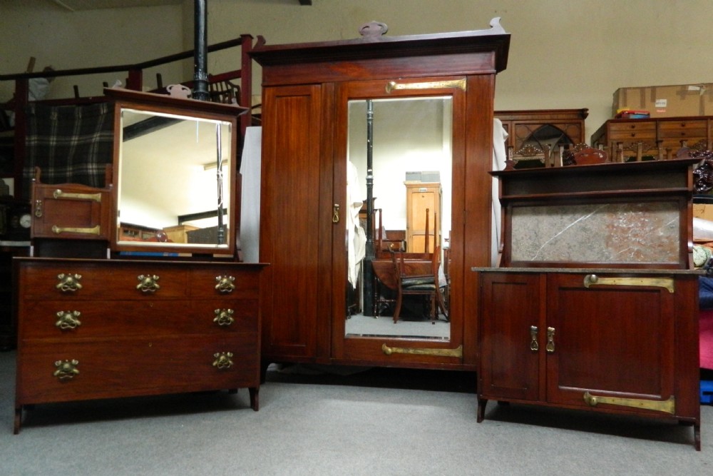 Arts & Crafts bedroom suite View VII
