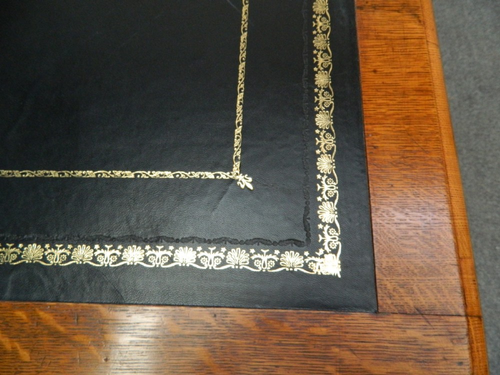 Oak library table View IV