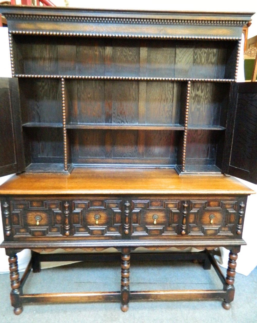 oak dresser View VI