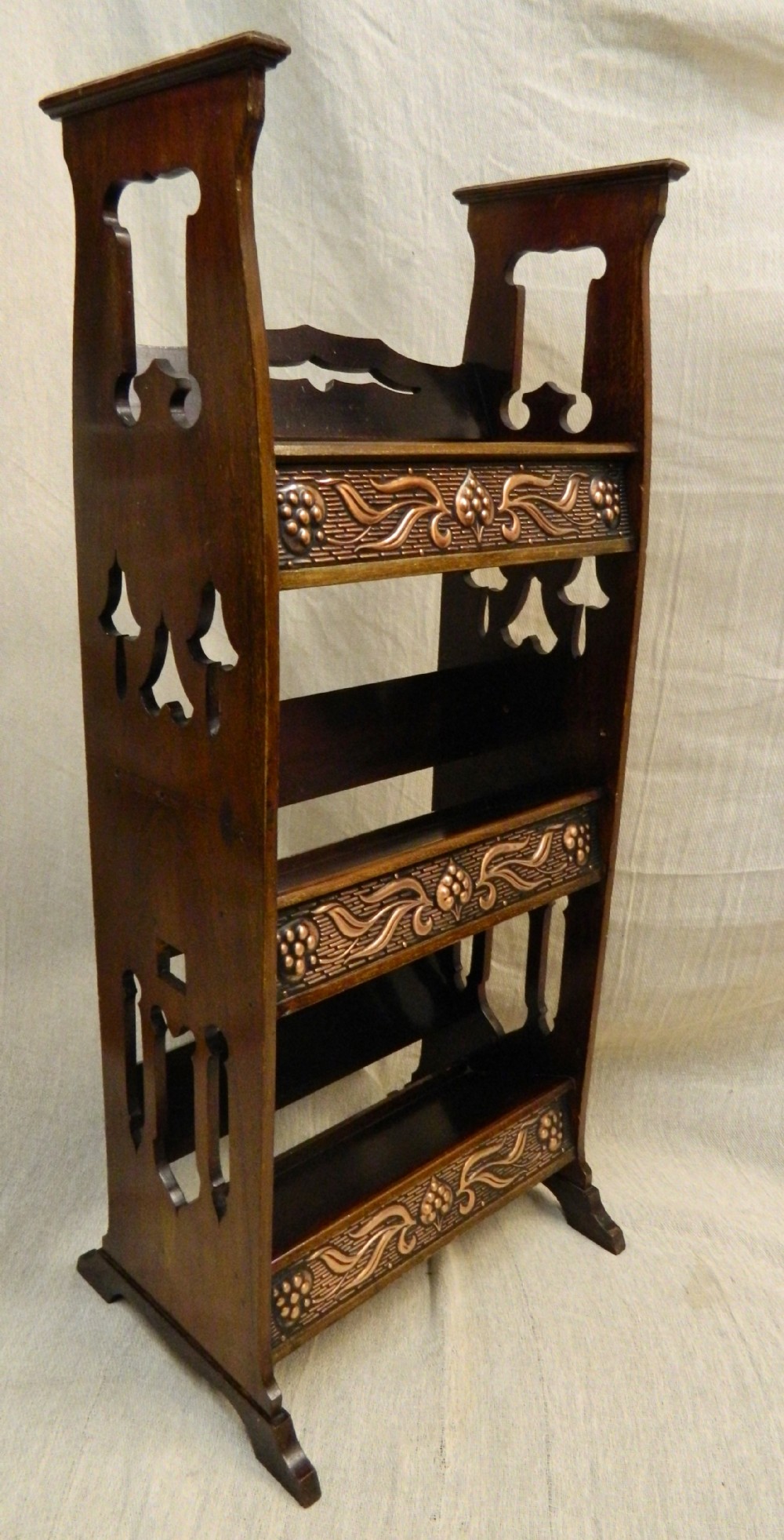 Arts & Crafts bookshelves
