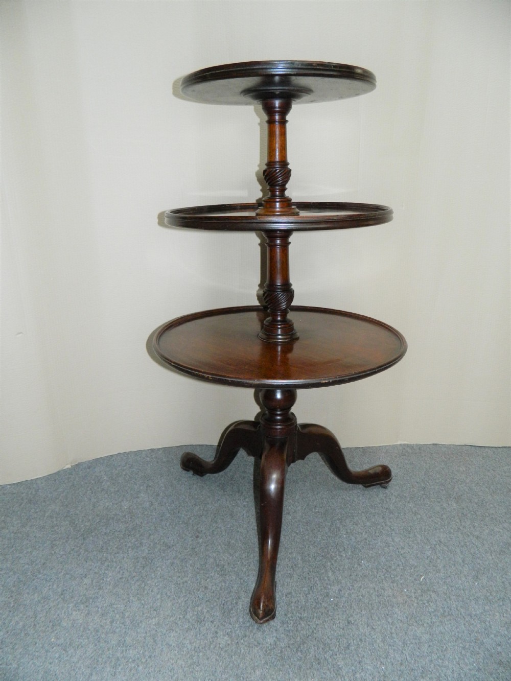 Georgian mahogany dumb waiter
