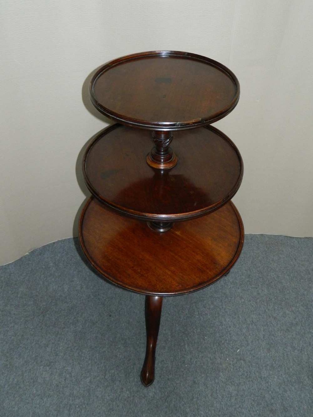 Georgian mahogany dumb waiter View III