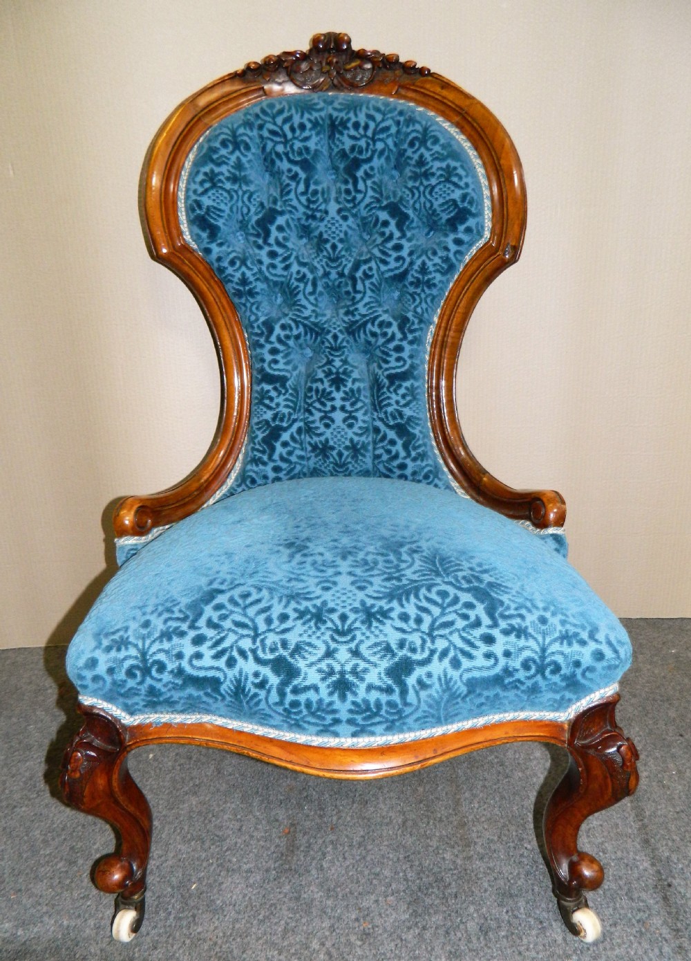 pair of chairs View VI