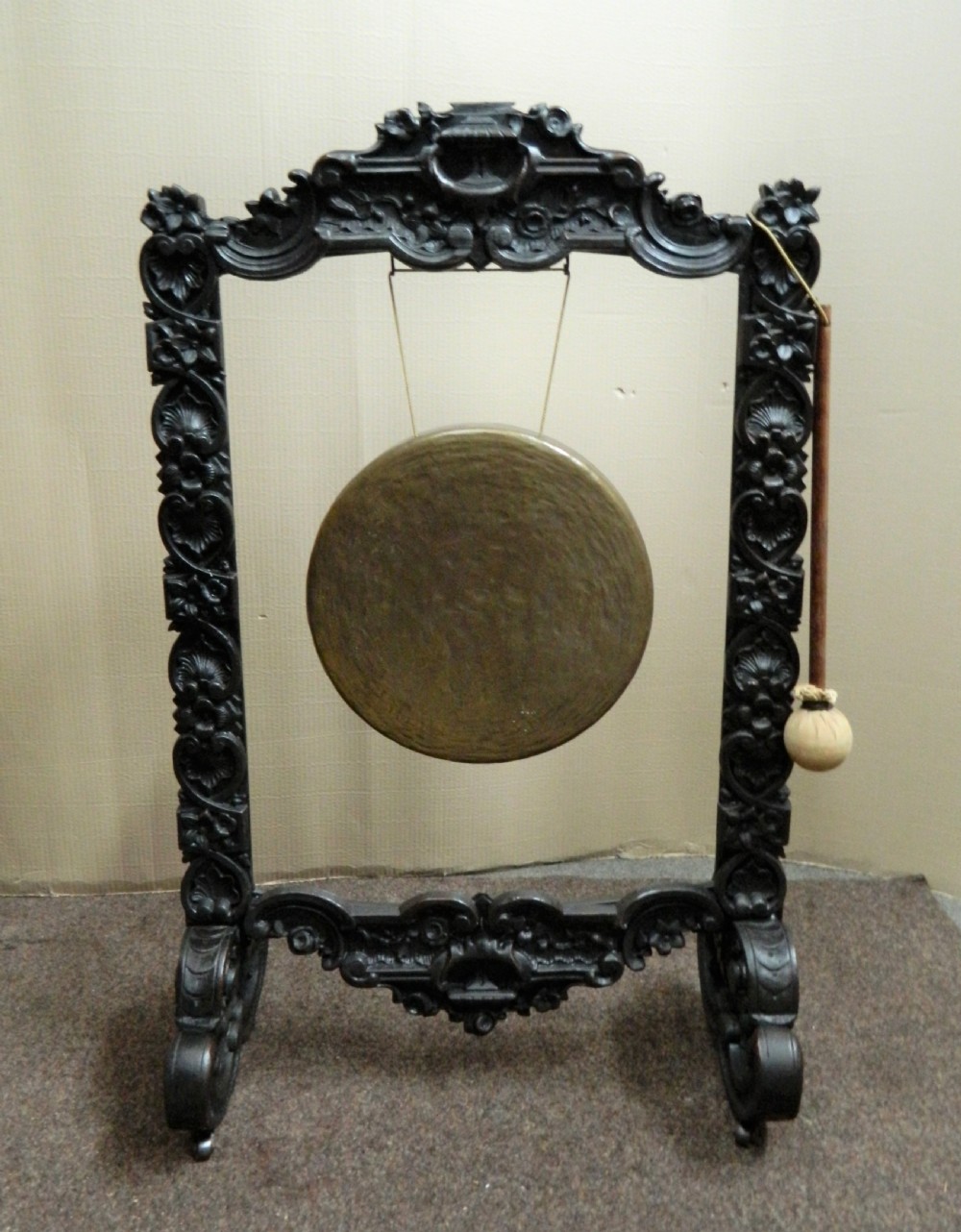 carved oak dinner gong View VII
