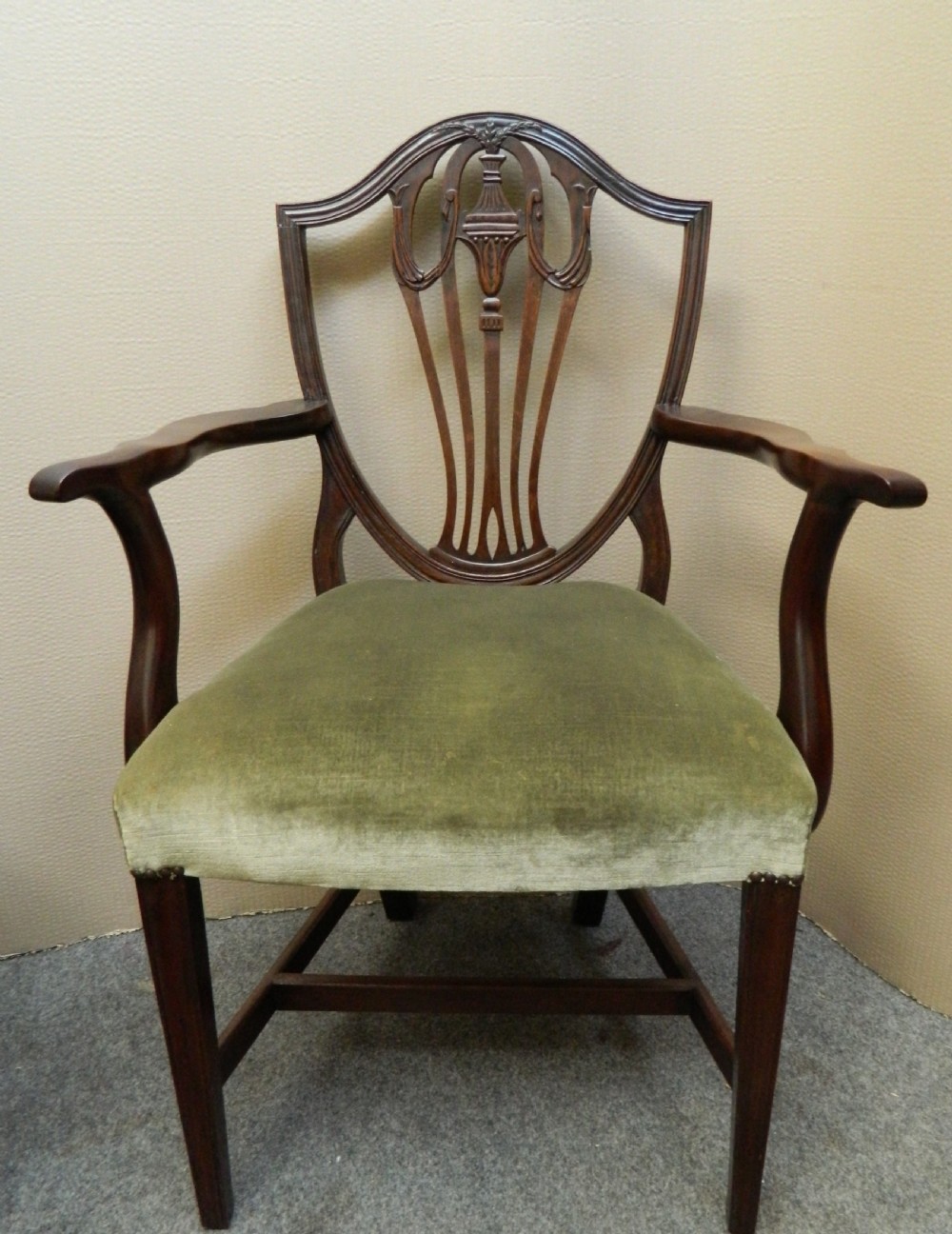 set of 6 mahogany Hepplewhite style dining chairs View II