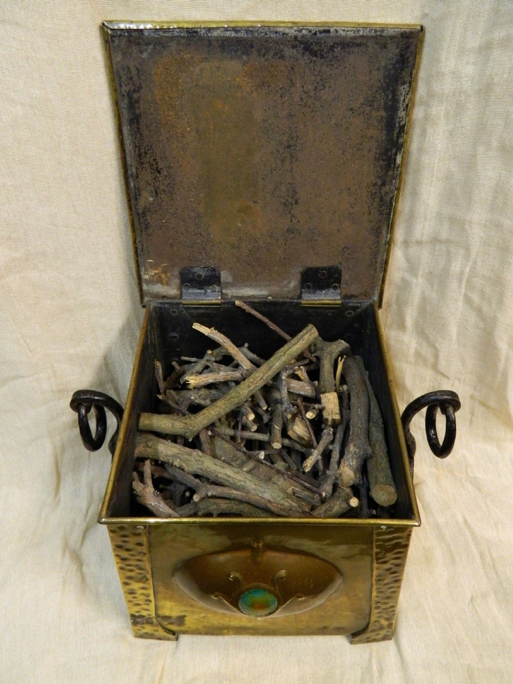 Arts & Crafts coal box View V