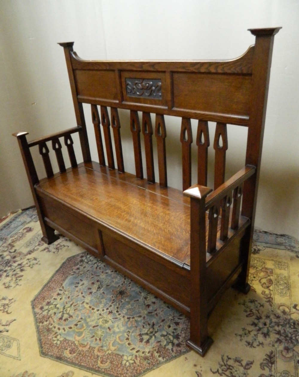 Arts & Crafts oak settle View IV