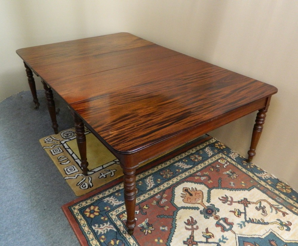 Georgian mahogany dining table