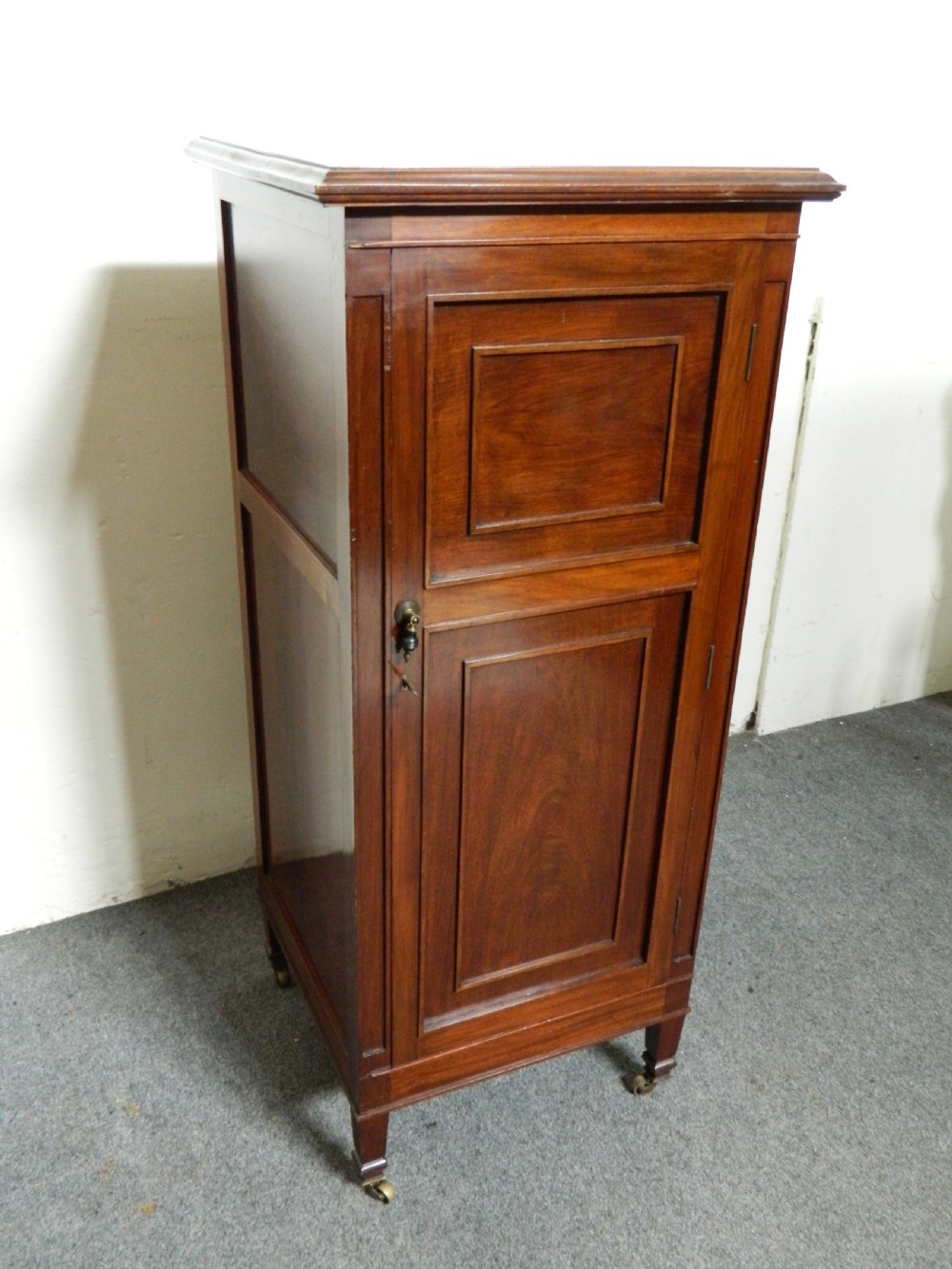 collectors cabinet View IV